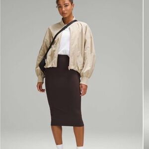 Lululemon Nulu Slim-Fit High-Rise Skirt
Espresso size 4